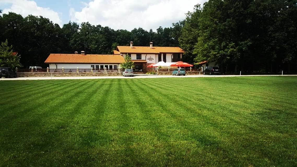 Izvor Hotel "Изворъ" Shipot Exteriör bild